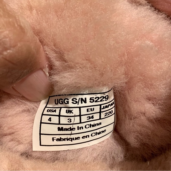 UGG Australia Sheepskin Classic Short Light Pink Boots Size 4 - Picture 9 of 11